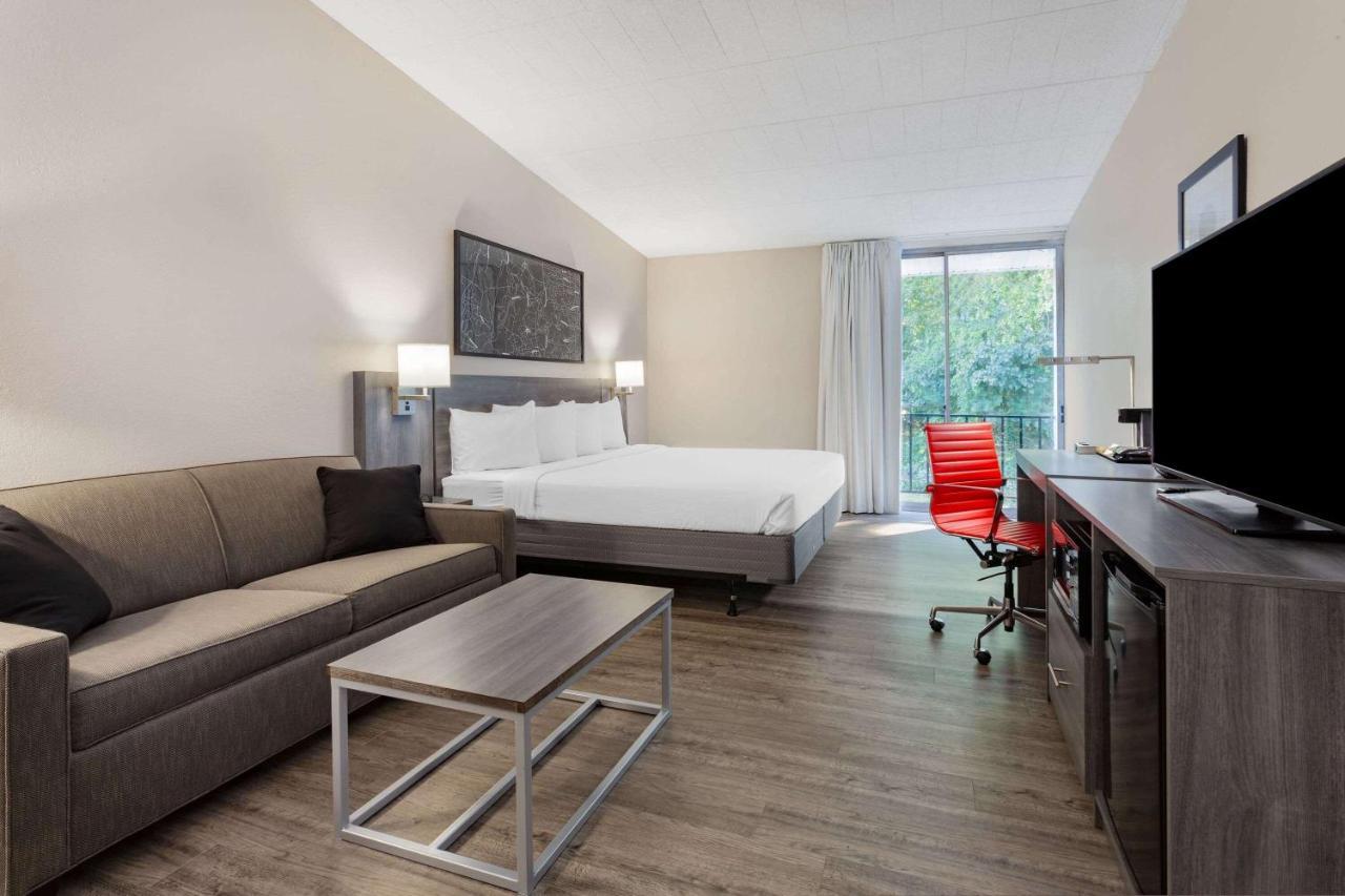 Ramada By Wyndham Hartford North - Bradley Airport Hotel Windsor Locks Exterior foto
